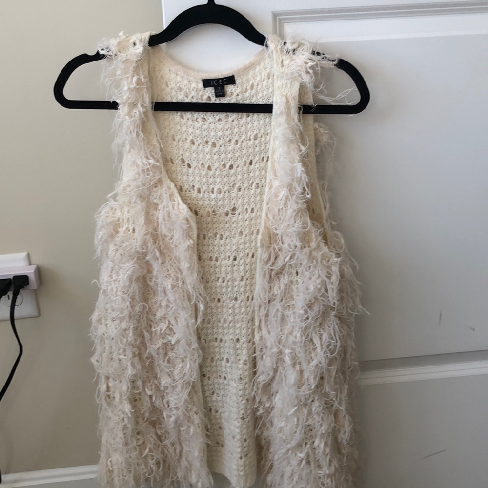 Sleeveless sweater